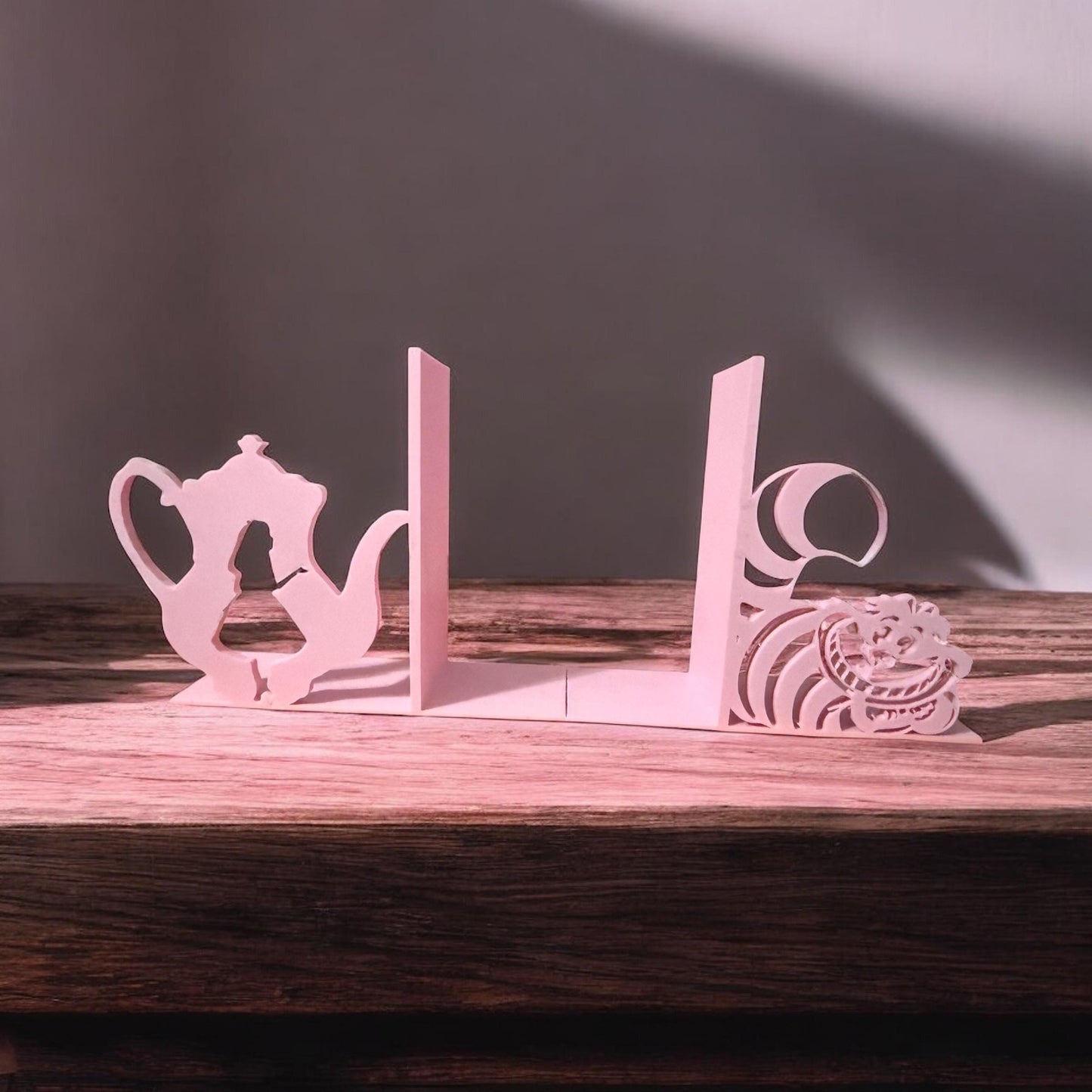 Bookend Alice in Wonderland Bookends. Teapot and Cheshire Desig Bookend. Alicia