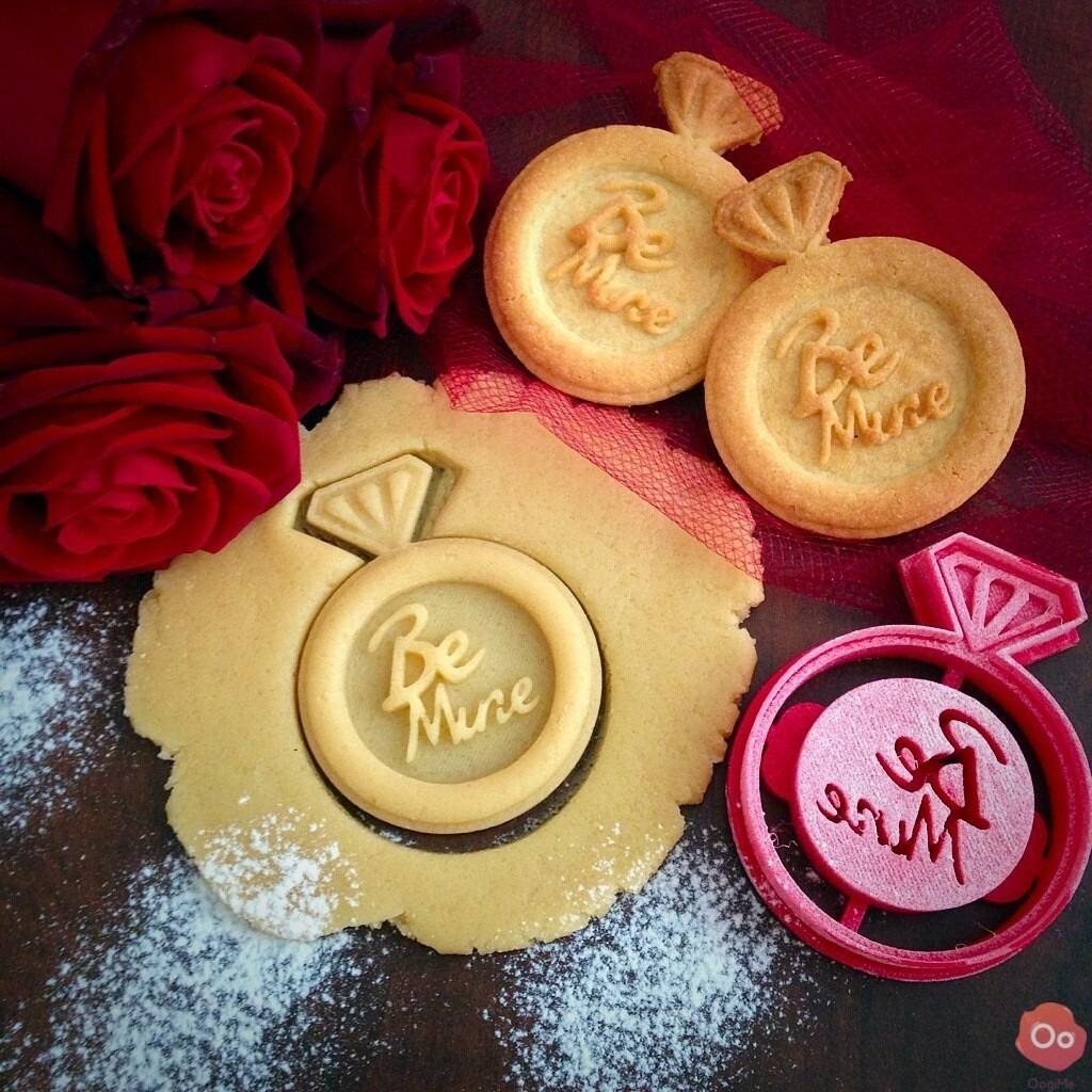 Be Mine” Engagement Ring Cookie Cutter – Romantic Baking Tool for Proposals & Valentine’s Day