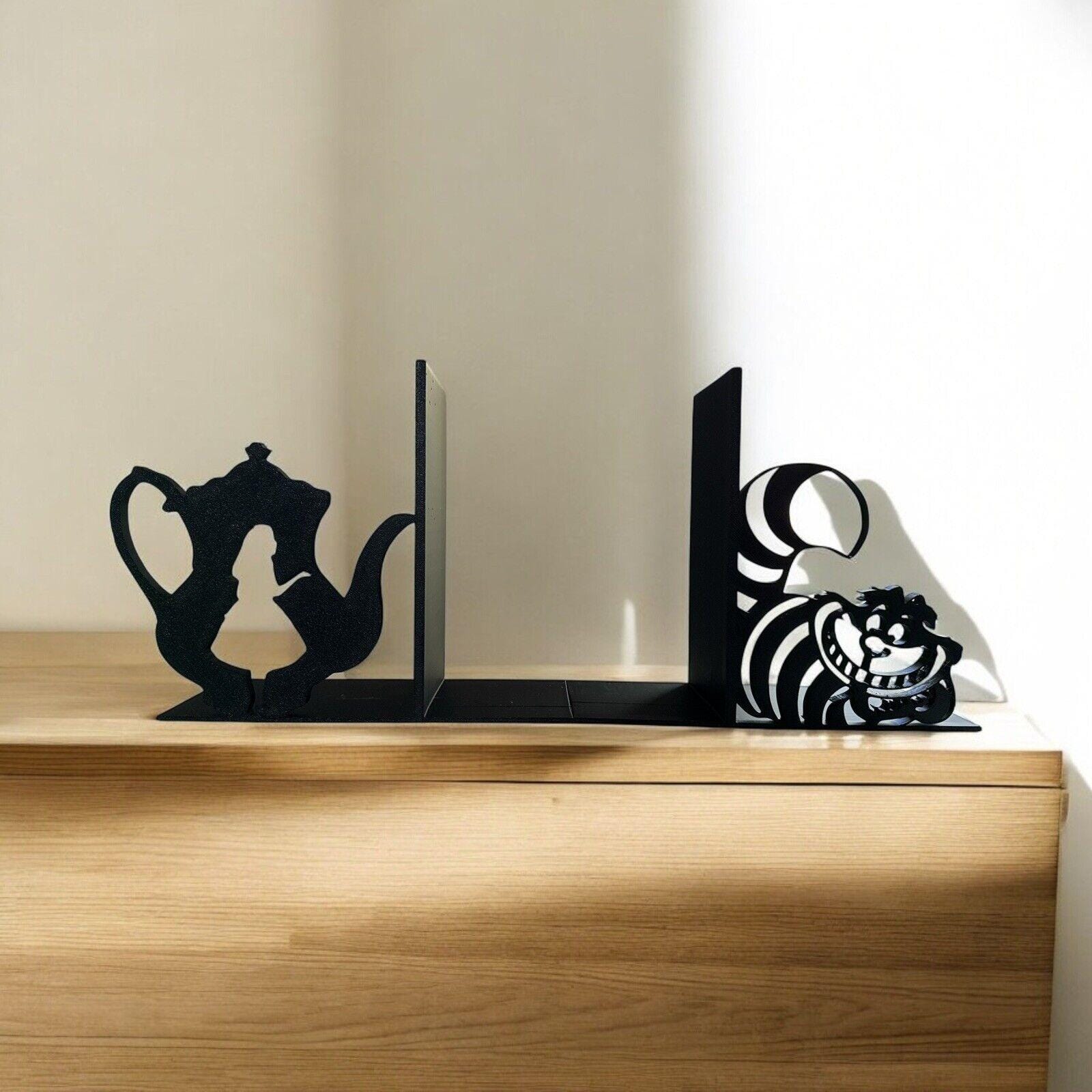 Bookend Alice in Wonderland Bookends. Teapot and Cheshire Desig Bookend. Alicia