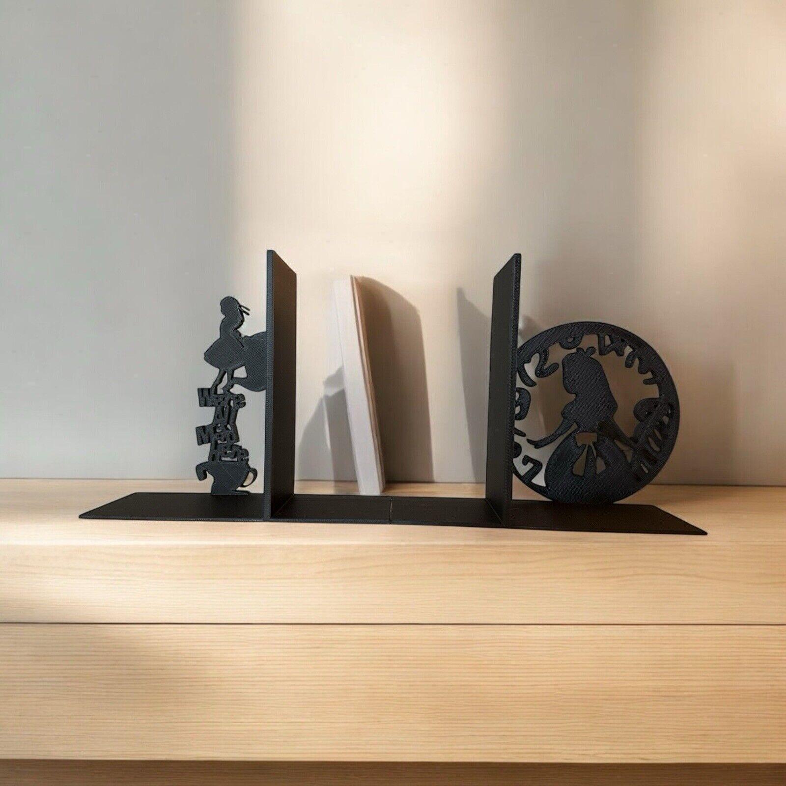 Alicia En El Pais De Las Maravillas Bookends. Alice in Wonderland Bookends.